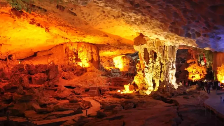 Stalemate-Cave-in-Ha-Long-Bay-Vietnam