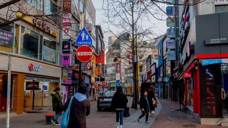 Dongseongro-Shopping-Street-South-Korea